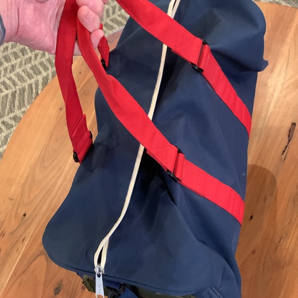 ☀️ Used Herschel Supply Company Blue and Red Duffel Bag - Picture 14 of 14